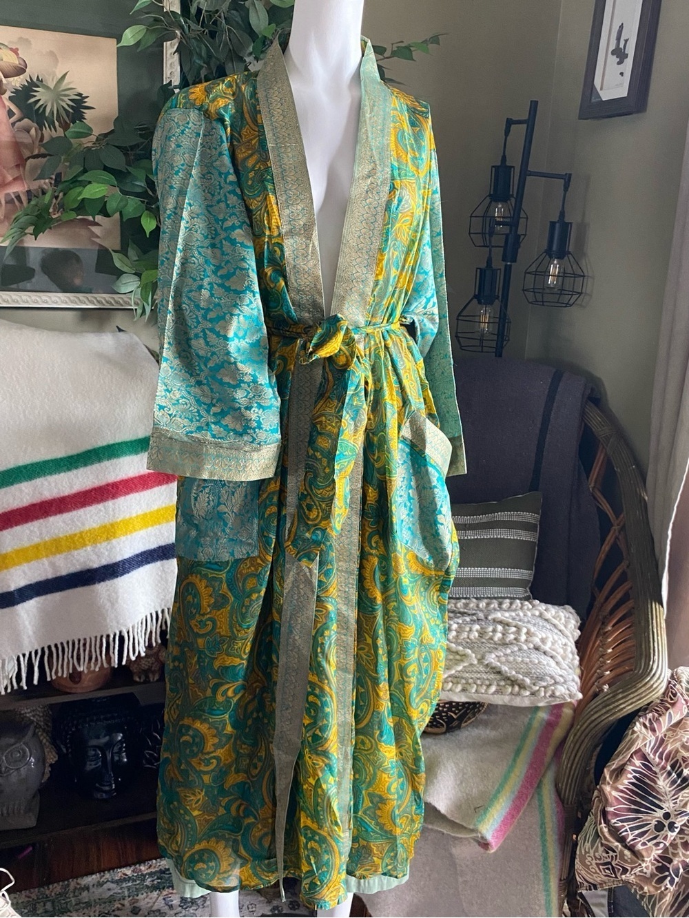 India Silk Handmade Robe - Picture 10 of 10